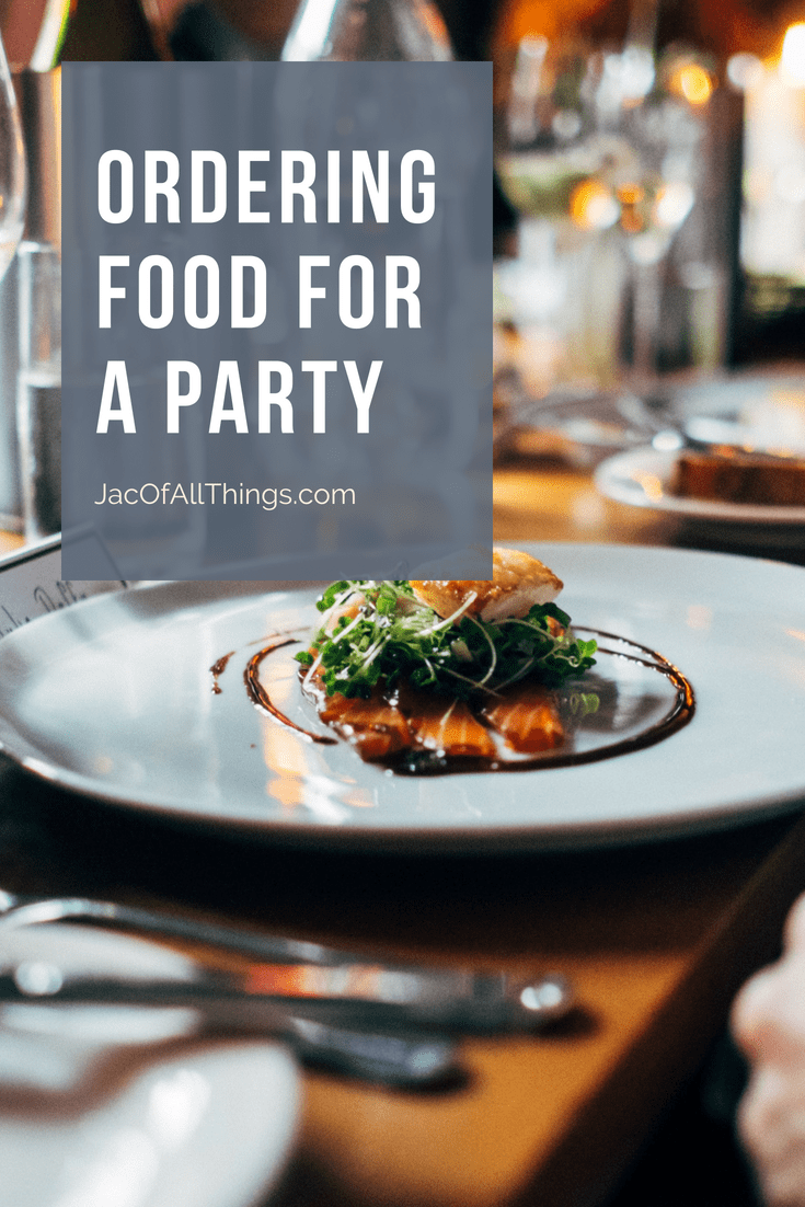 How to calculate how much food is needed for party. Buy enough food and drink for a crowd for your next event. #partyplanning #entertaining