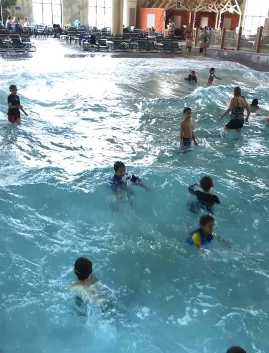 Great Wolf Lodge MA Wave Pool